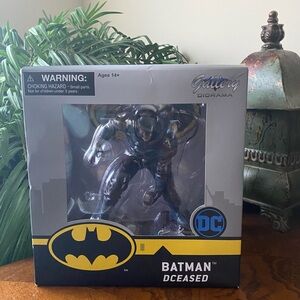 DC Gallery Diamond Select: Batman DCeased
PVC Diorama Statue